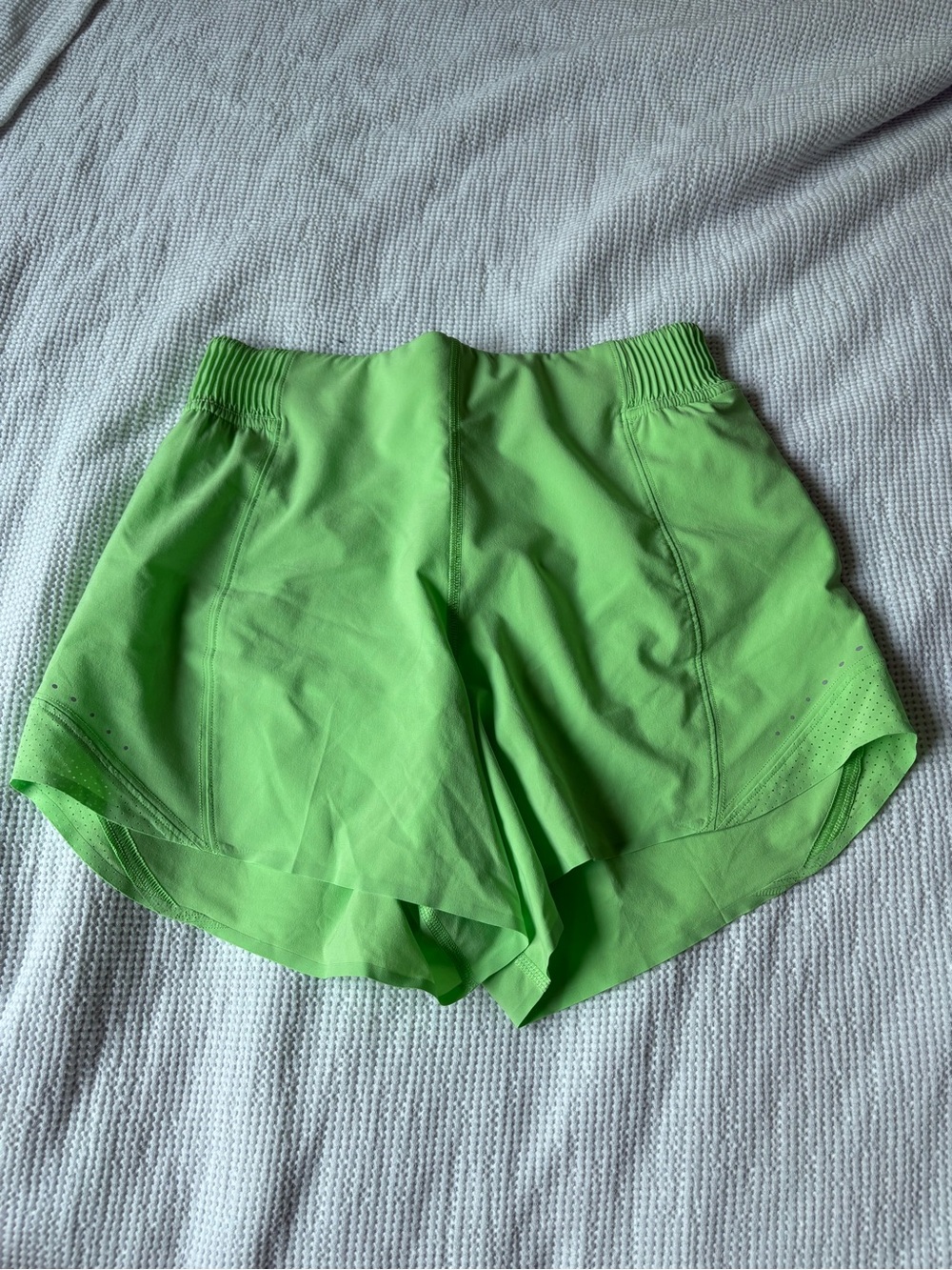 Lululemon high rise hotty hot shorts 4” size 4